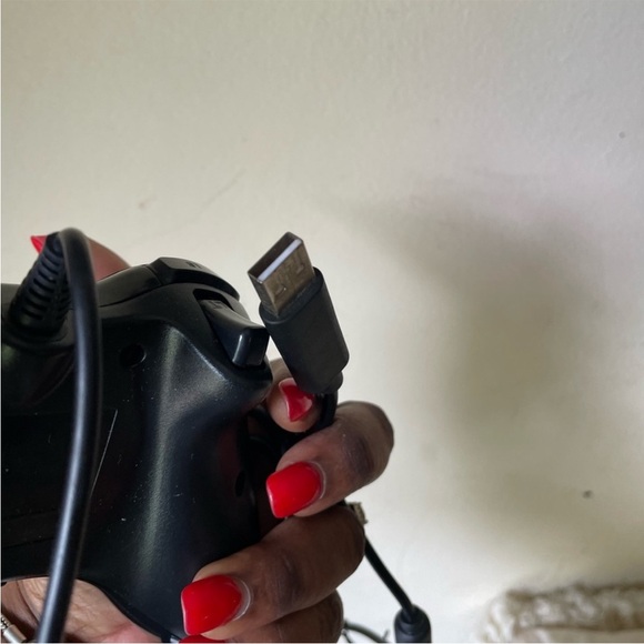 Black Xbox 360 Wired Controller for Gaming for parts not tested - Picture 3 of 3